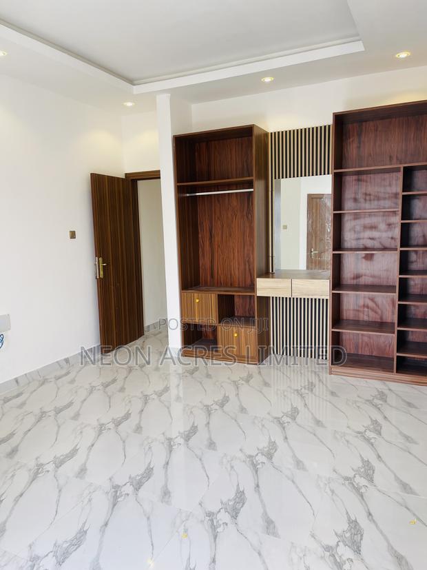 2bdrm House in The Laurels, School Junction for sale · Photo 8