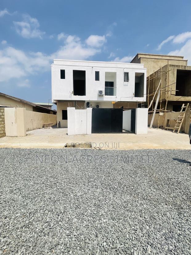 2bdrm House in The Laurels, School Junction for sale