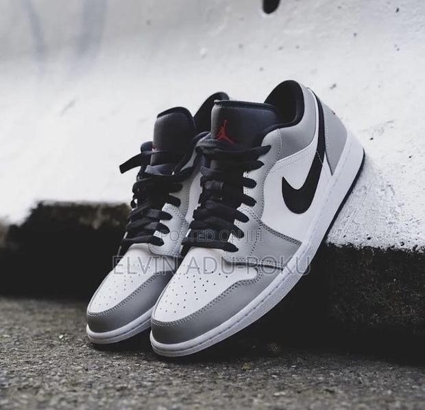 Air Jordan 1 Low "Light Smoke Grey" Sneakers · Photo 1