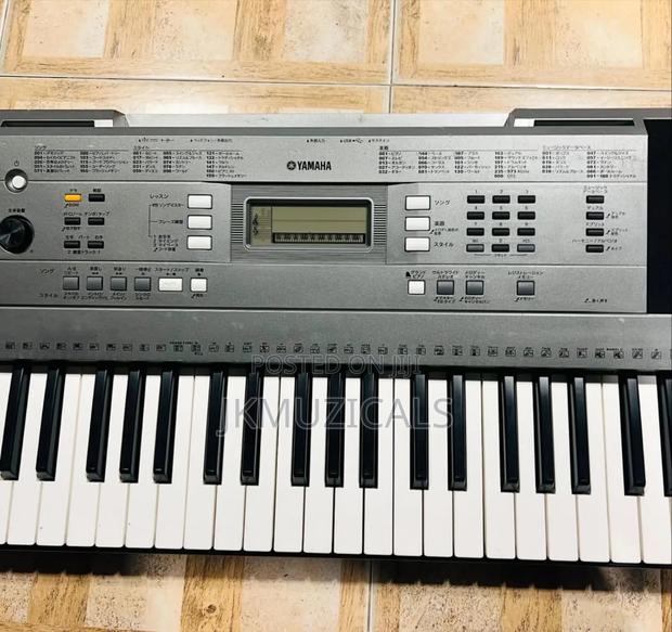 Yamaha PSR-E353 61-Key Portable Keyboard · Photo 3