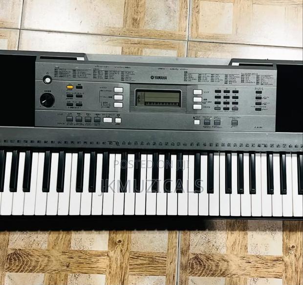 Yamaha PSR-E353 61-Key Portable Keyboard · Photo 7