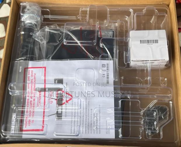 Shure Ulx-D4 Digital Wireless Handheld Microphone System · Photo 3