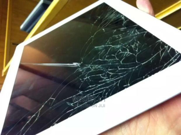 iPad Screens Instant Fixing · Photo 1