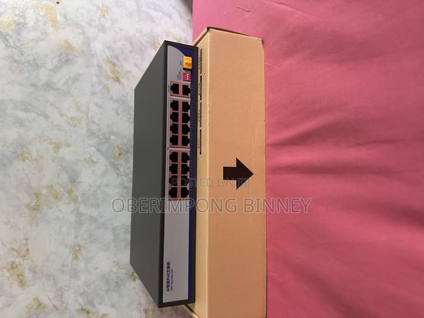 Poe Switch 16 Points · Photo 2