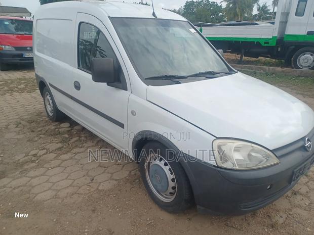 Opel Combo 1.4i 2012 White · Photo 1