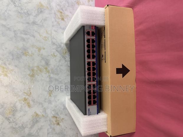 Poe Switch 24 Ports · Photo 3