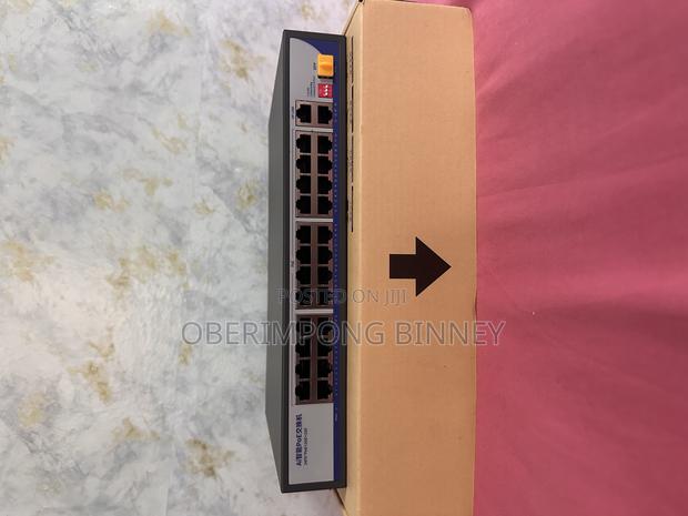 Poe Switch 24 Ports · Photo 2