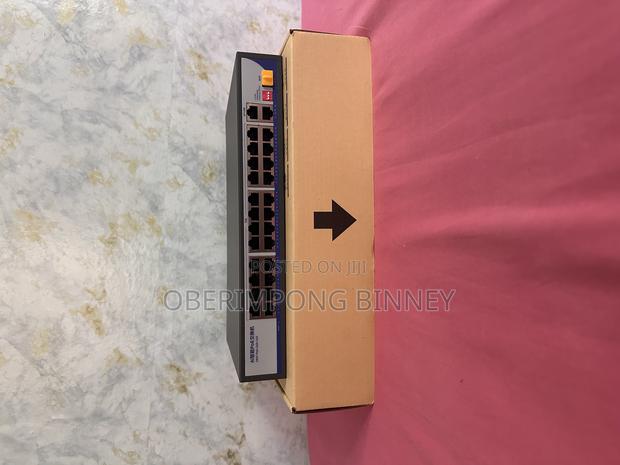 Poe Switch 24 Ports · Photo 1