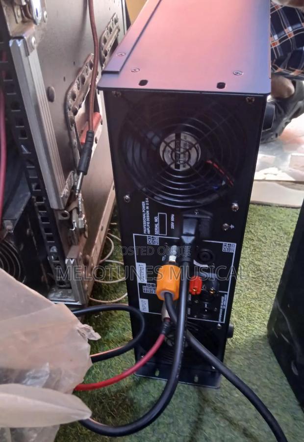 Electro-Voice P-8300 4000w×2 at 8ohms Power Amplifier. · Photo 2