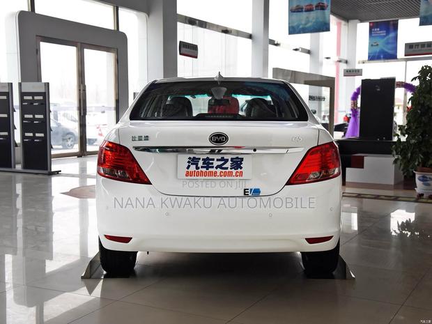 BYD E2 47 kWh 94 hp FWD 2019 White · Photo 6