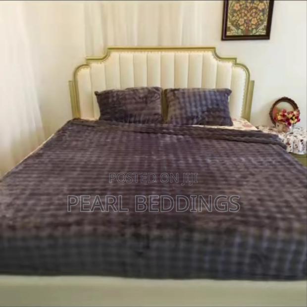 Premium Luxurious Bubble Comfy Blanket With 2 Pillowcases · Photo 6