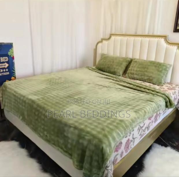 Premium Luxurious Bubble Comfy Blanket With 2 Pillowcases · Photo 5