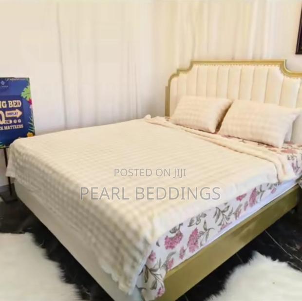 Premium Luxurious Bubble Comfy Blanket With 2 Pillowcases · Photo 4