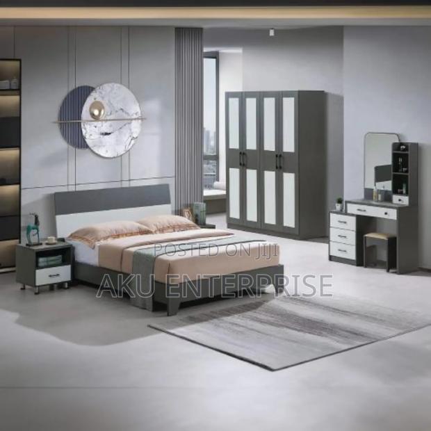 Room Set Bed Wardrobe Dresser Side Tables · Photo 1