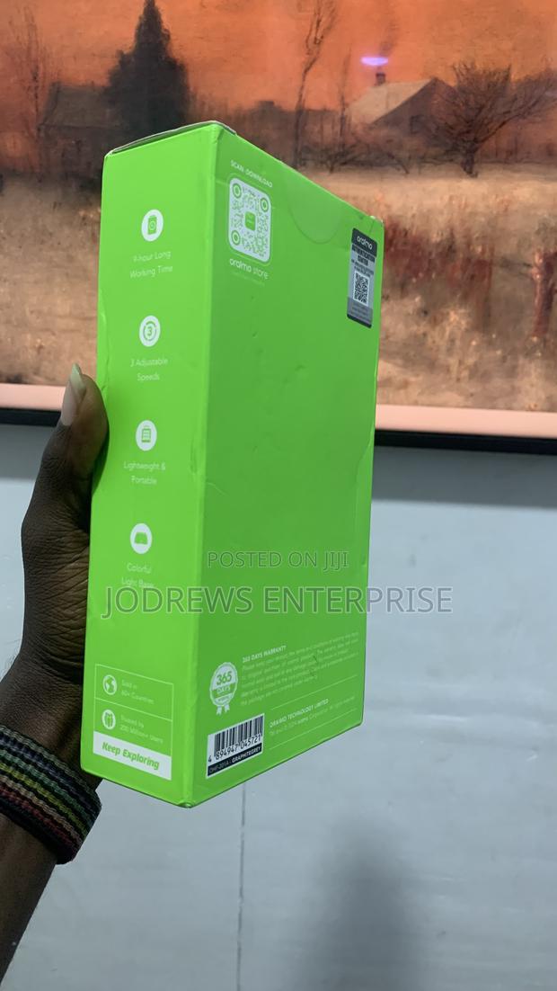Oraimo Smart Handheld Fan 2 With Light Base · Photo 4