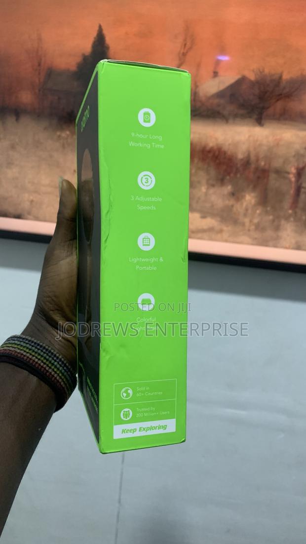 Oraimo Smart Handheld Fan 2 With Light Base · Photo 3