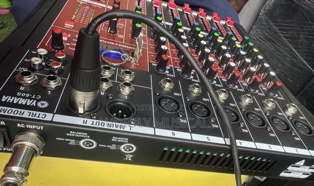 Professional Mixing Console 6- Channel With Sound Card · Photo 2