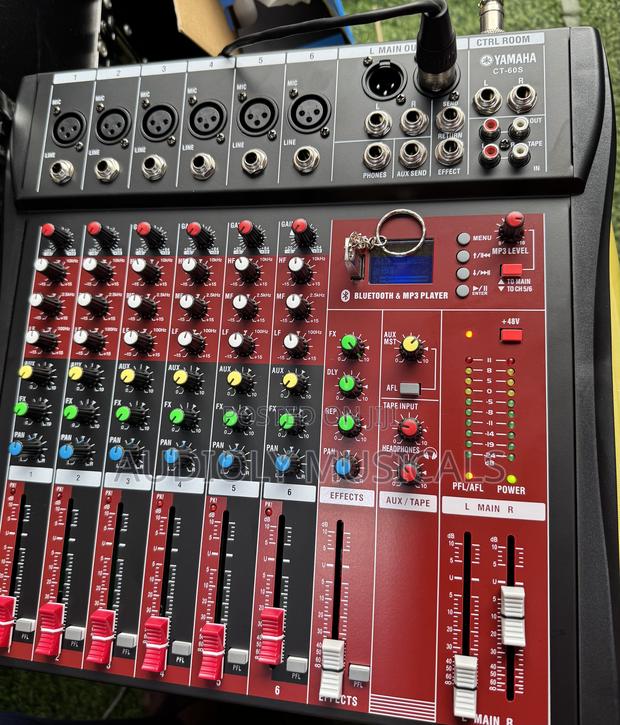 Professional Mixing Console 6- Channel With Sound Card · Photo 1