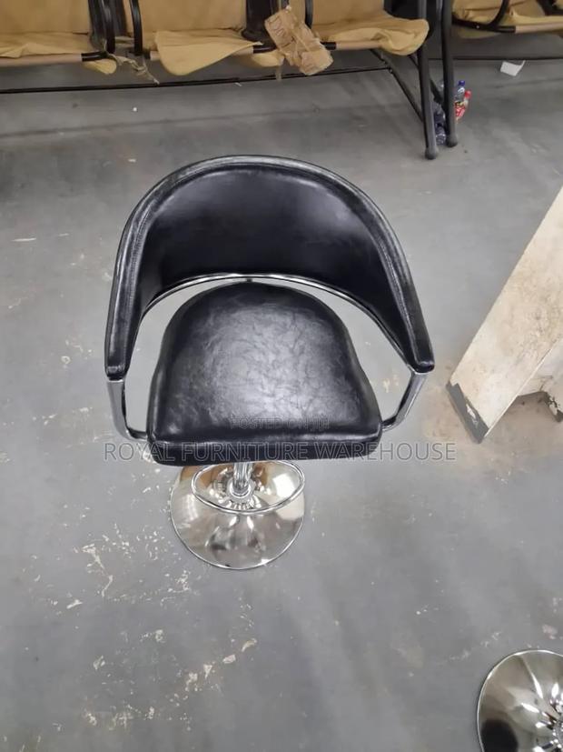 360 Rotating Bar Chair · Photo 1