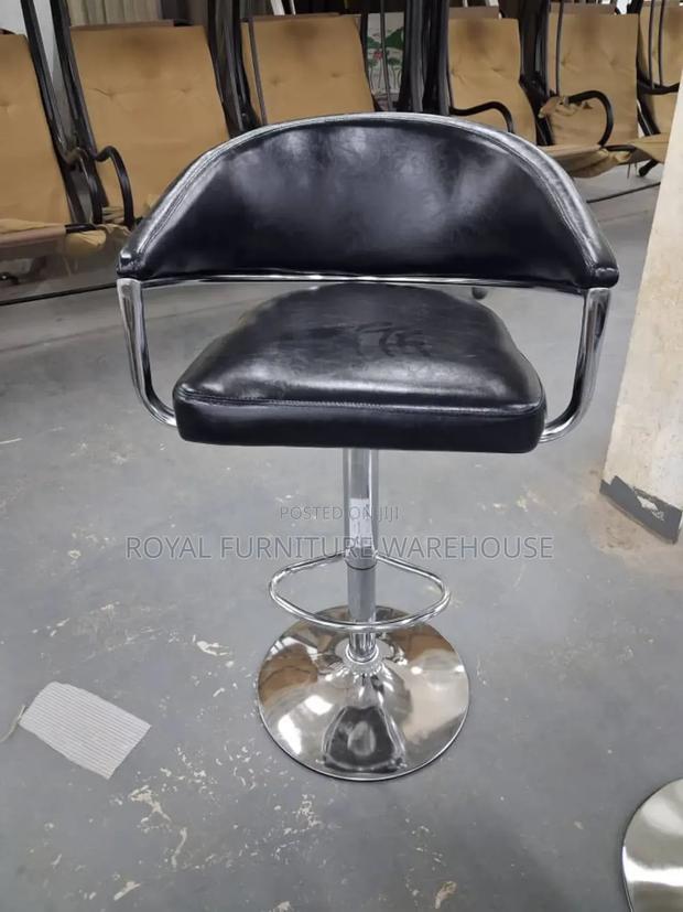 360 Rotating Bar Chair · Photo 3