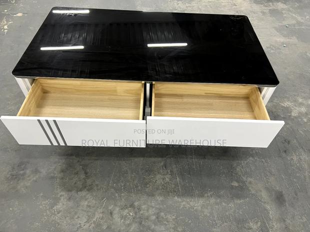 Foreign Type Center Table · Photo 2