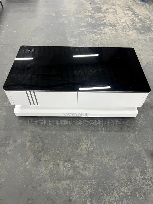 Foreign Type Center Table · Photo 3
