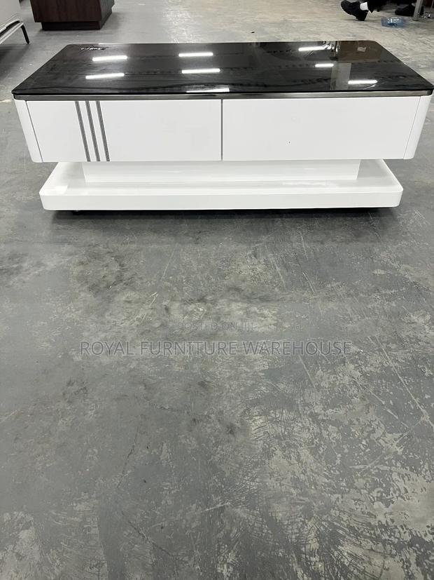 Foreign Type Center Table · Photo 4