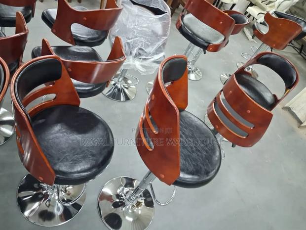 360 Turnable Bar Chair · Photo 3