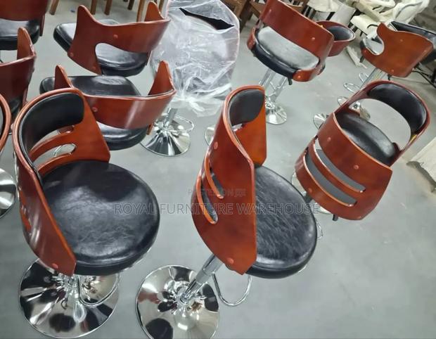 360 Turnable Bar Chair · Photo 4
