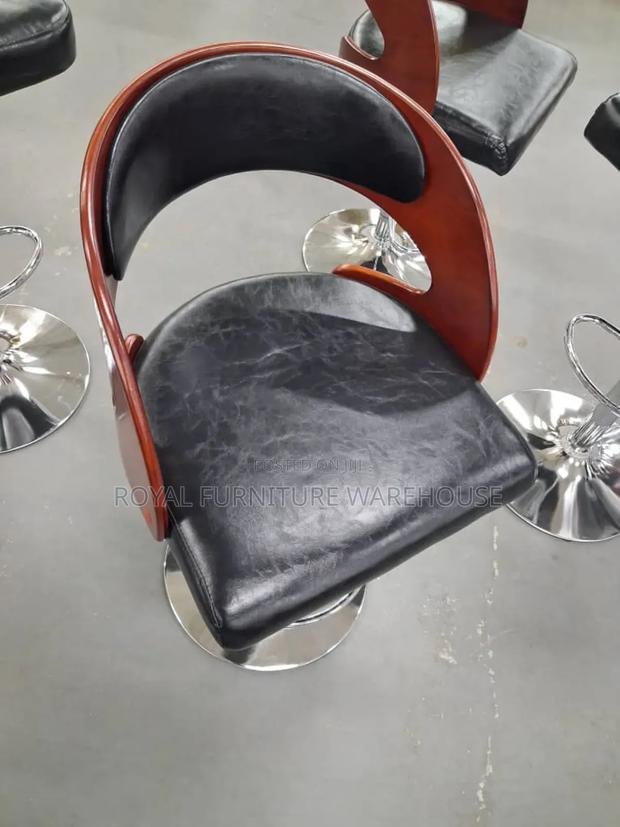 360 Turnable Bar Chair · Photo 5