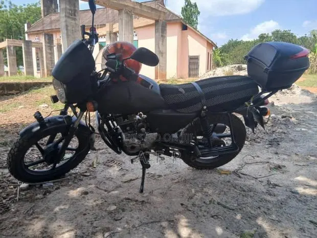 Motorcycle 2022 Black · Photo 1