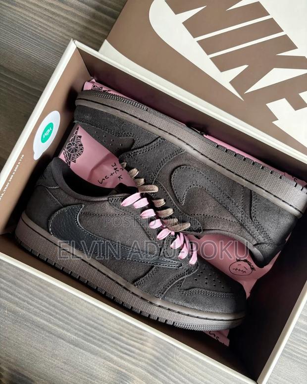 Travis Scott Air Jordan 1 Low Og "Velvet Brown/Dark Mocha" · Photo 1