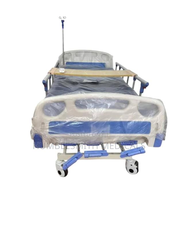 Hospital Bed 3 Cranks · Photo 1