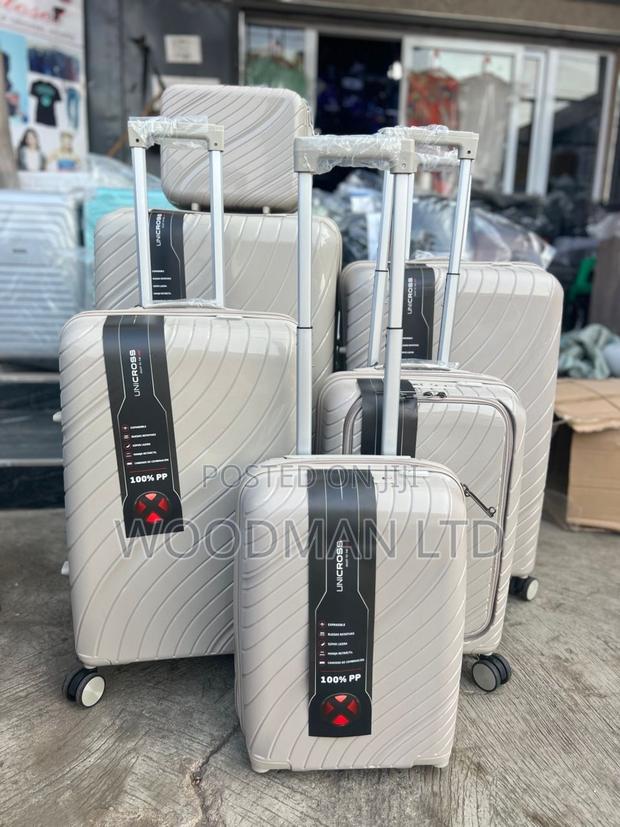 Anticrack Travel Luggage · Photo 2