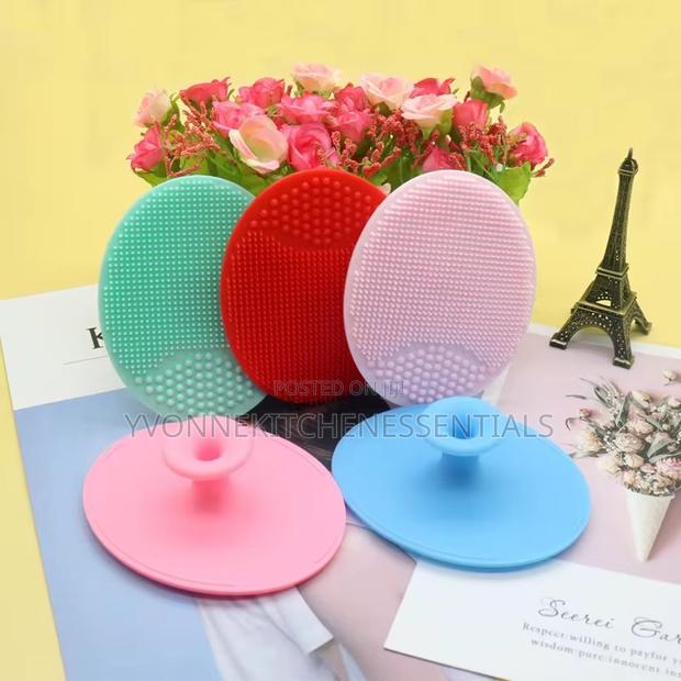 Silicone Face Scrub · Photo 3