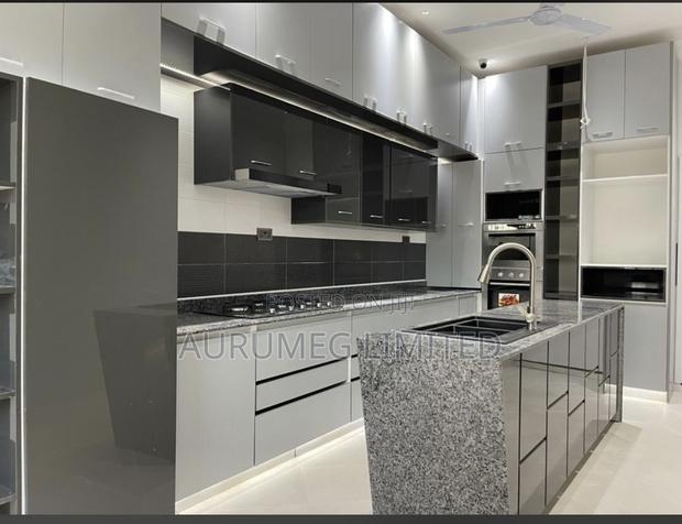 Premium Cabinets · Photo 3