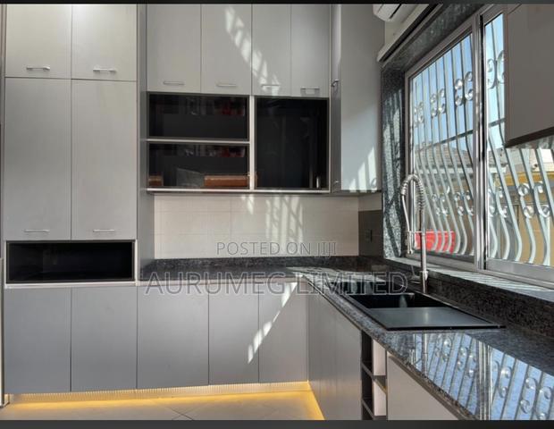 Premium Cabinets · Photo 5