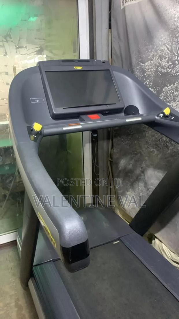 Technogym Profesional Smart Treadmill With Full Touch Screen · Photo 2