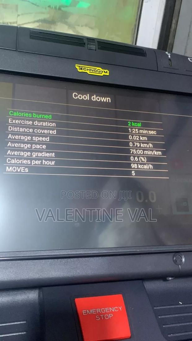 Technogym Profesional Smart Treadmill With Full Touch Screen · Photo 4