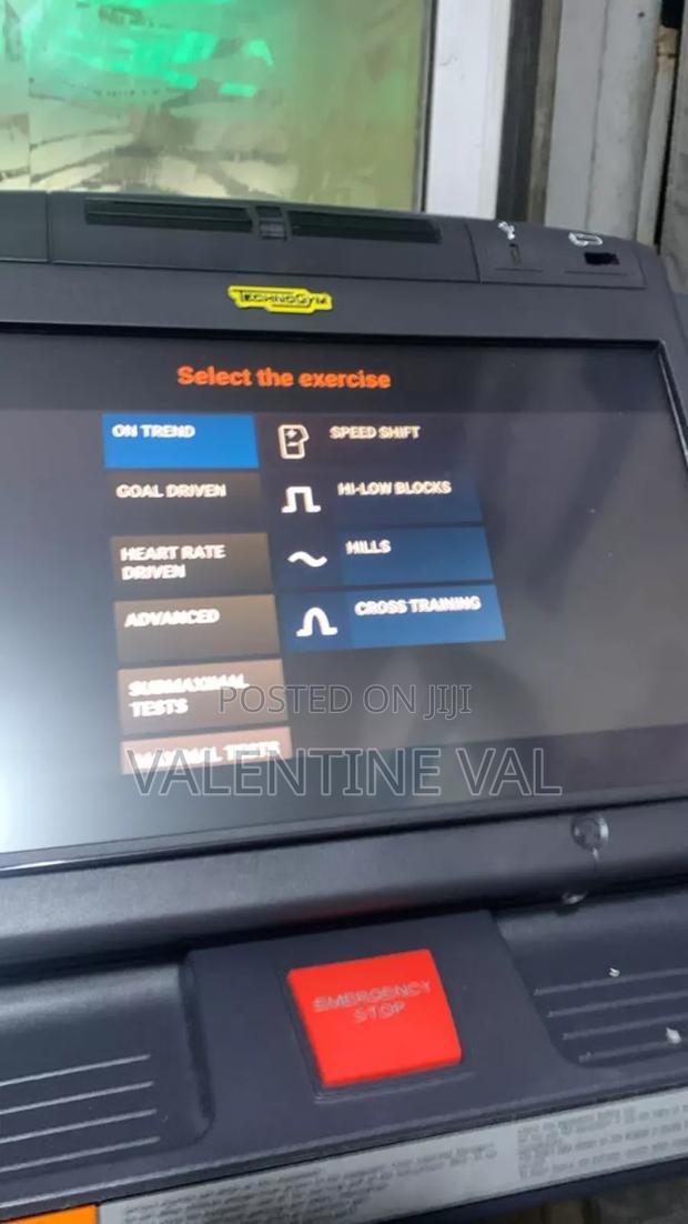 Technogym Profesional Smart Treadmill With Full Touch Screen · Photo 6