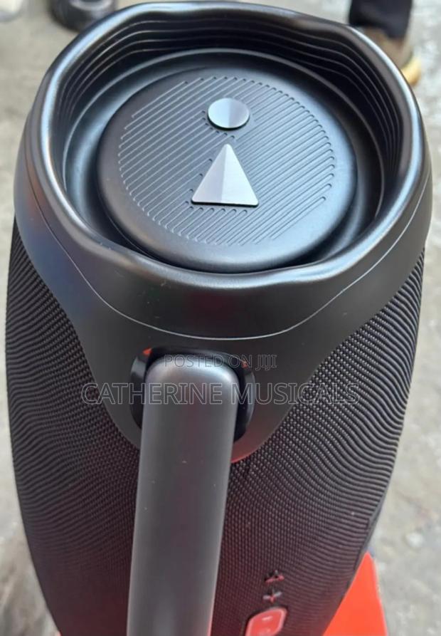 JBL Bluetooth Speaker · Photo 4