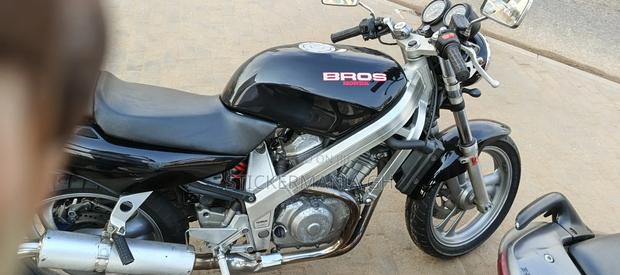 Honda Super Hawk 2010 Black · Photo 1