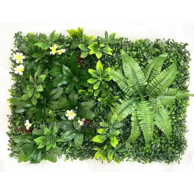 Artificial Wall Hanging Green Grass · Photo 1