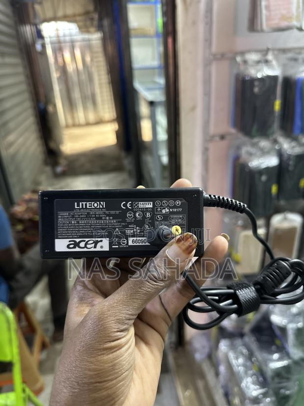 Acer Laptop Charger · Photo 2