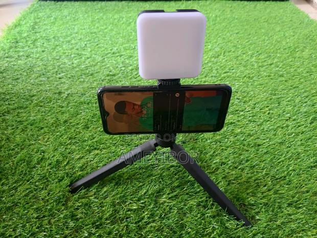 Mini Tripod · Photo 1