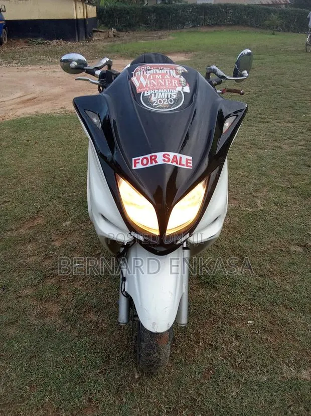 Yamaha Majesty 2017 White · Photo 1