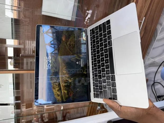 Laptop Apple MacBook Air 2018 8GB Intel Core i5 SSD 128GB · Photo 1