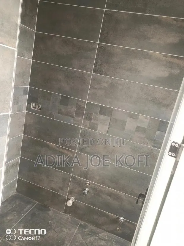 Tiles Workers · Photo 1