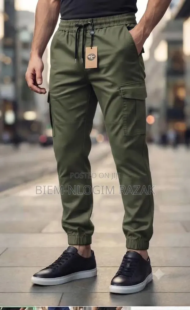Plain Bumper Cargo Pants Available in Stock · Photo 1