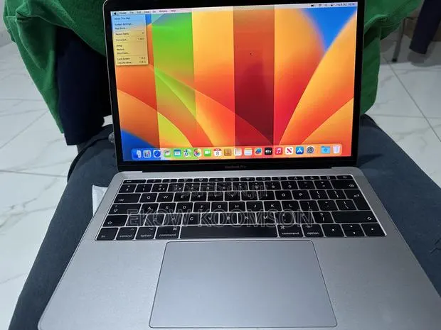 Laptop Apple MacBook Pro 2017 8GB Intel Core i5 SSD 128GB · Photo 1